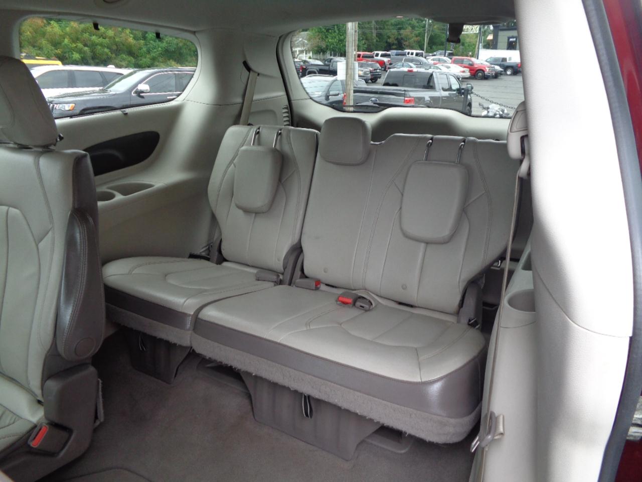 Chrysler Pacifica Touring-L FWD 2017