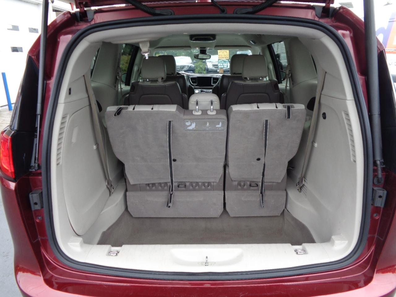 Chrysler Pacifica Touring-L FWD 2017