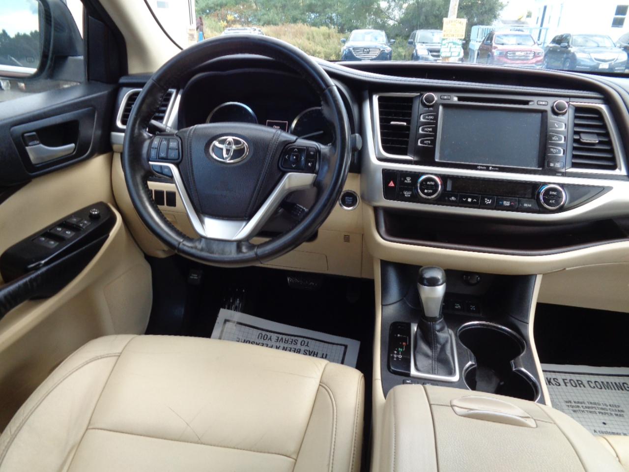 Toyota Highlander AWD 4dr V6 XLE (Natl) 2015