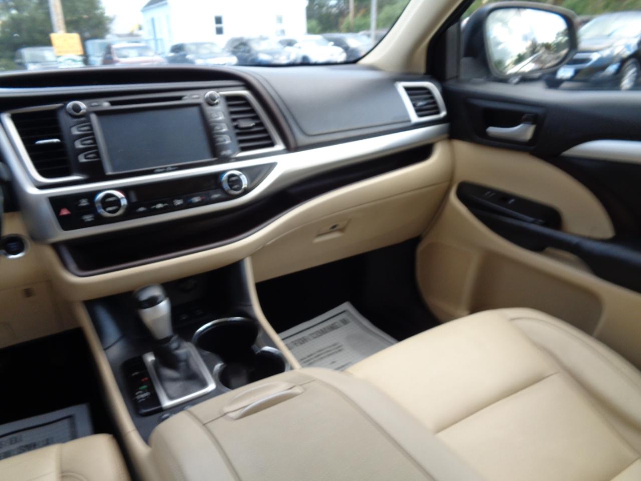Toyota Highlander AWD 4dr V6 XLE (Natl) 2015