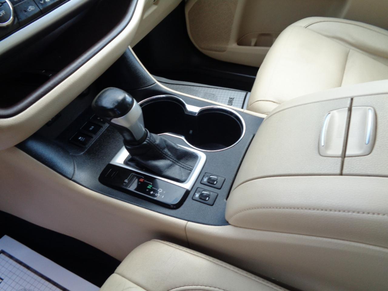 Toyota Highlander AWD 4dr V6 XLE (Natl) 2015