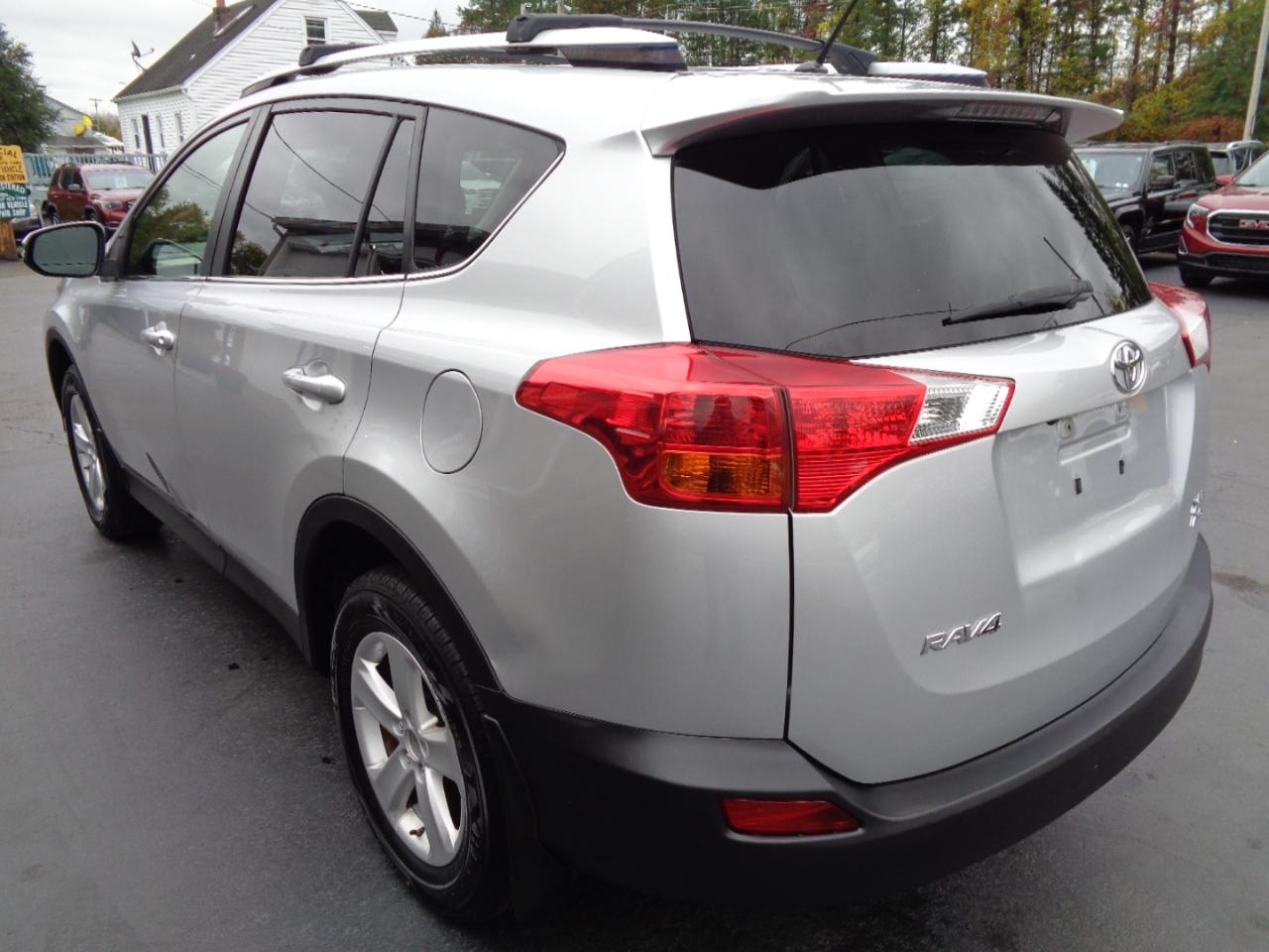 Toyota RAV4 AWD 4dr XLE (Natl) 2013