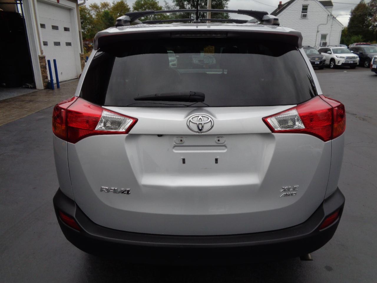 Toyota RAV4 AWD 4dr XLE (Natl) 2013
