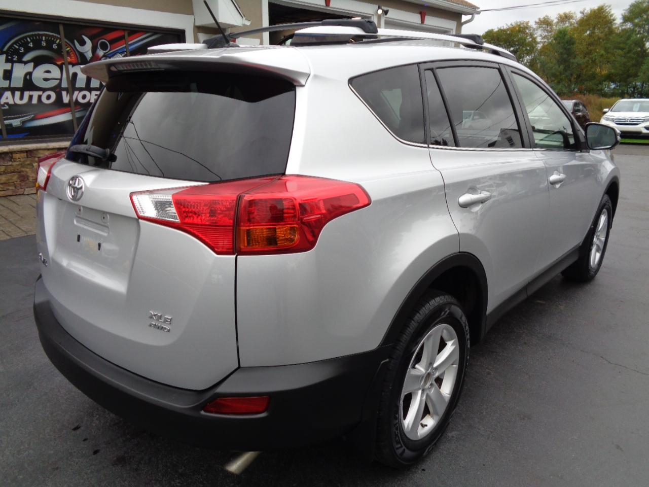 Toyota RAV4 AWD 4dr XLE (Natl) 2013