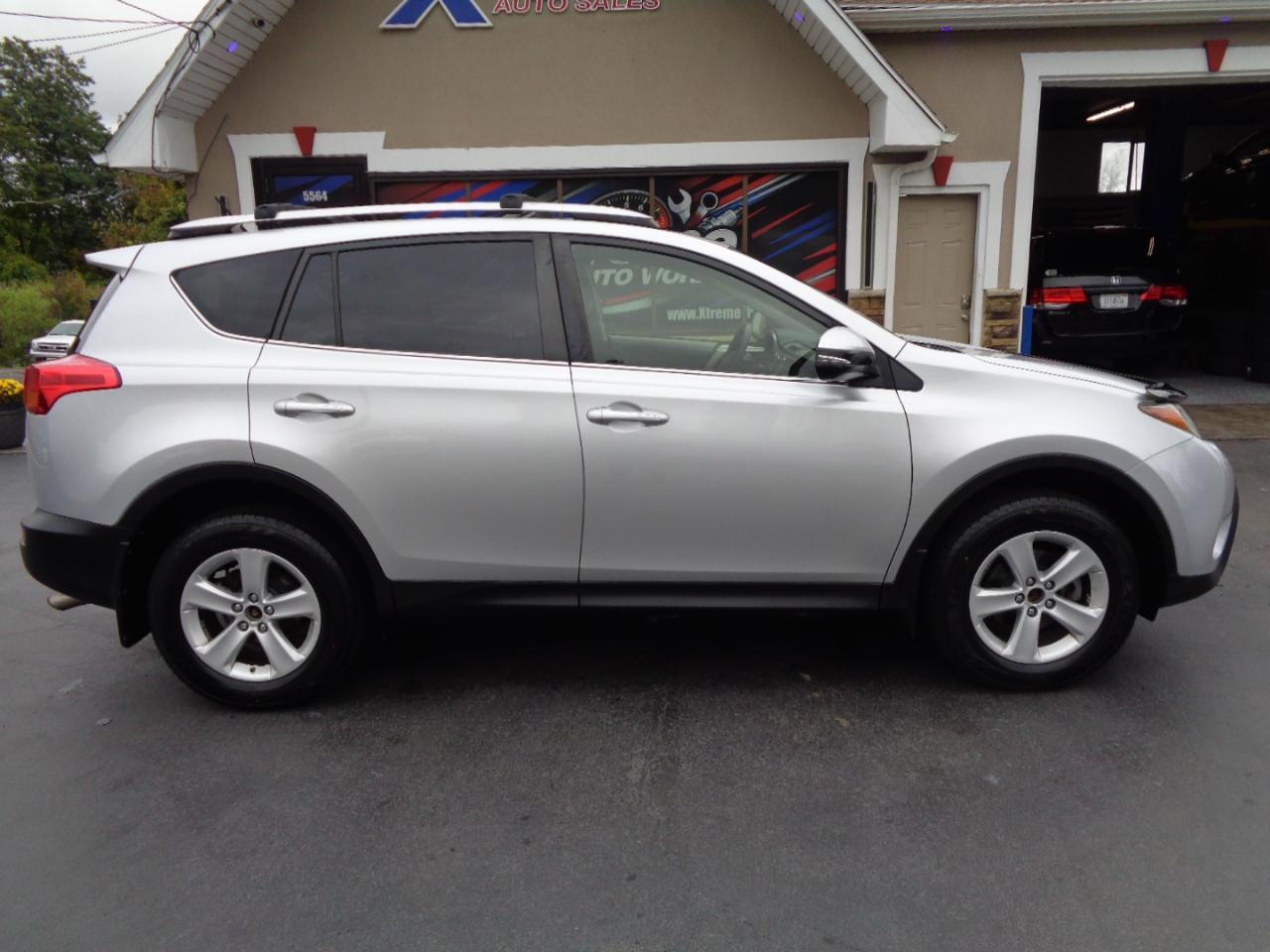 Toyota RAV4 AWD 4dr XLE (Natl) 2013