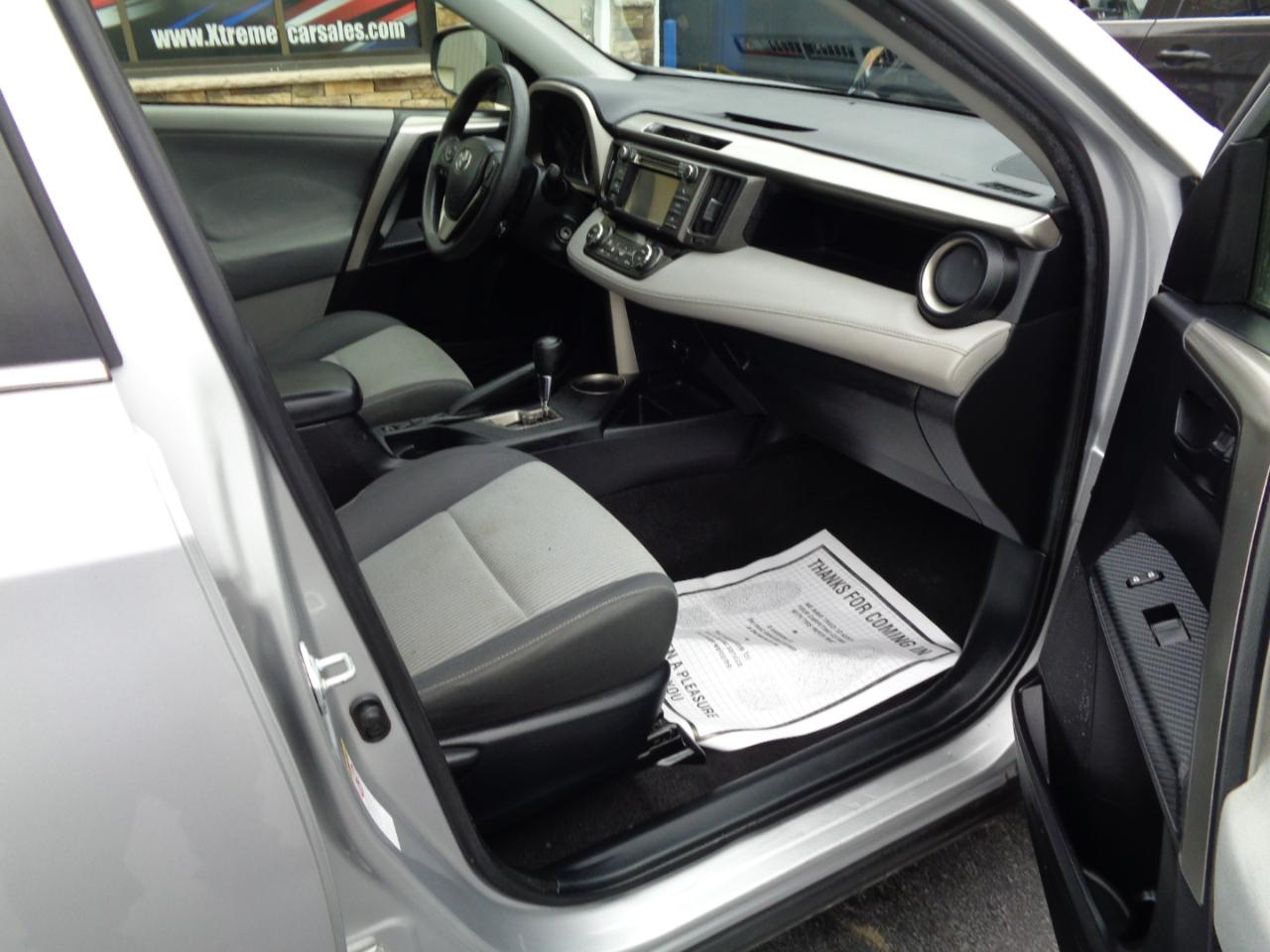 Toyota RAV4 AWD 4dr XLE (Natl) 2013