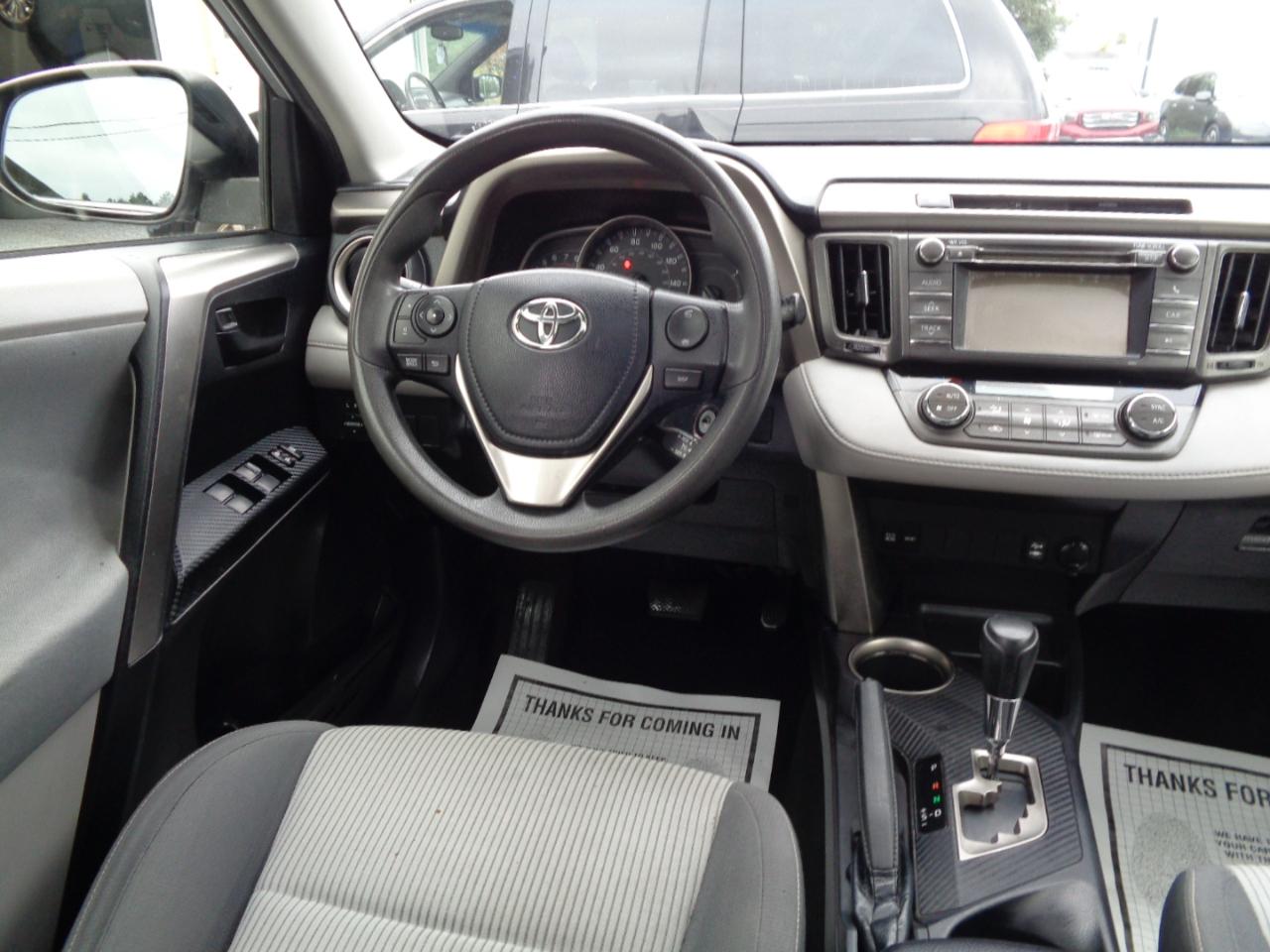 Toyota RAV4 AWD 4dr XLE (Natl) 2013