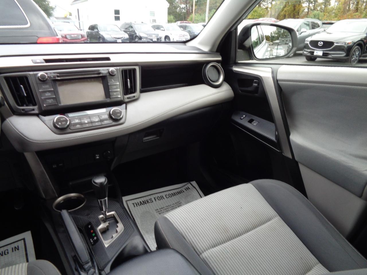 Toyota RAV4 AWD 4dr XLE (Natl) 2013
