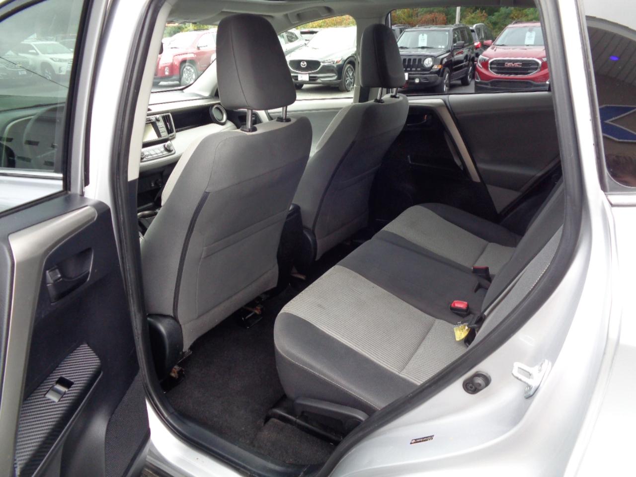 Toyota RAV4 AWD 4dr XLE (Natl) 2013