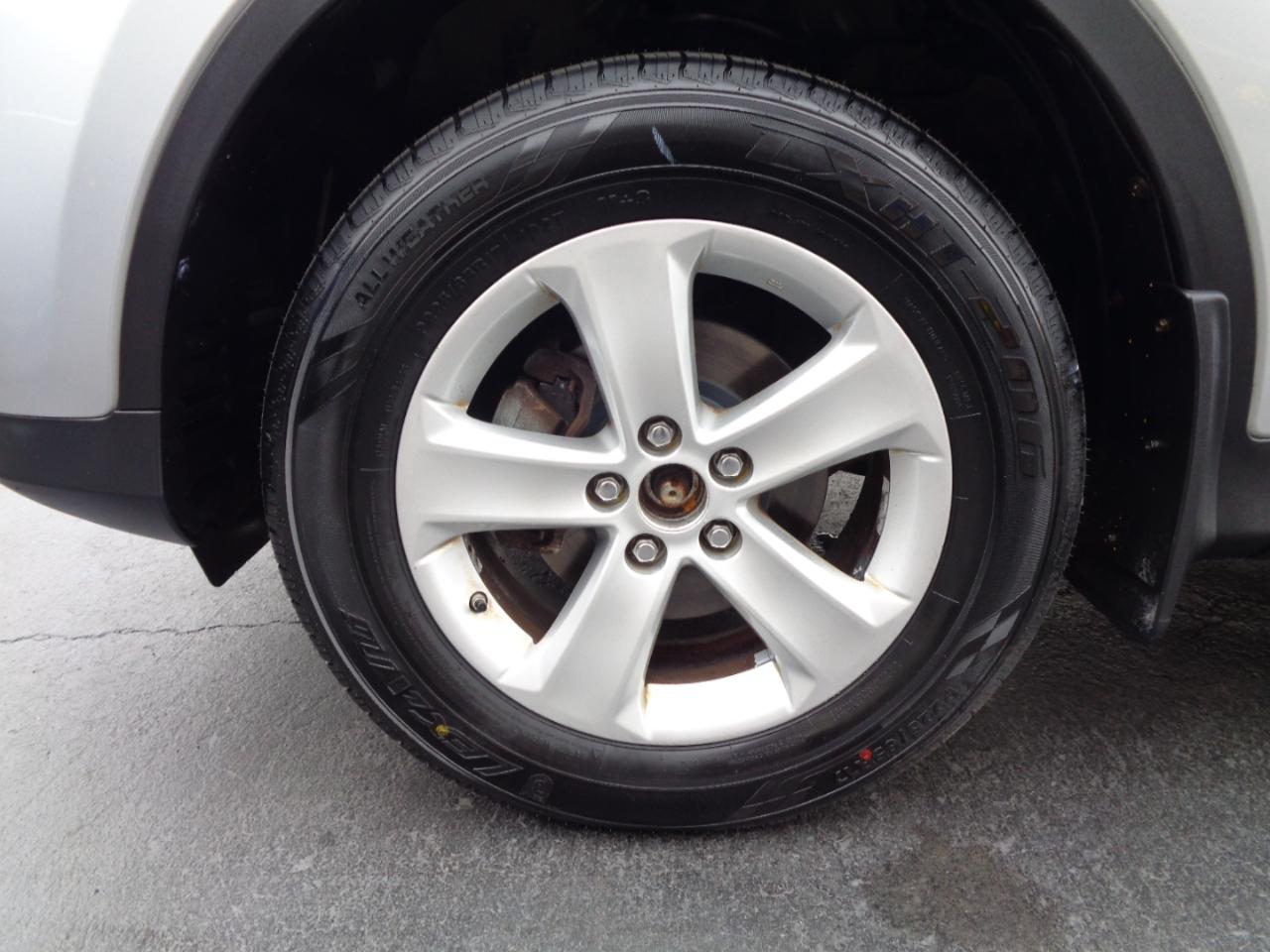 Toyota RAV4 AWD 4dr XLE (Natl) 2013