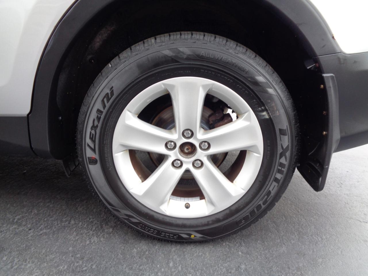 Toyota RAV4 AWD 4dr XLE (Natl) 2013