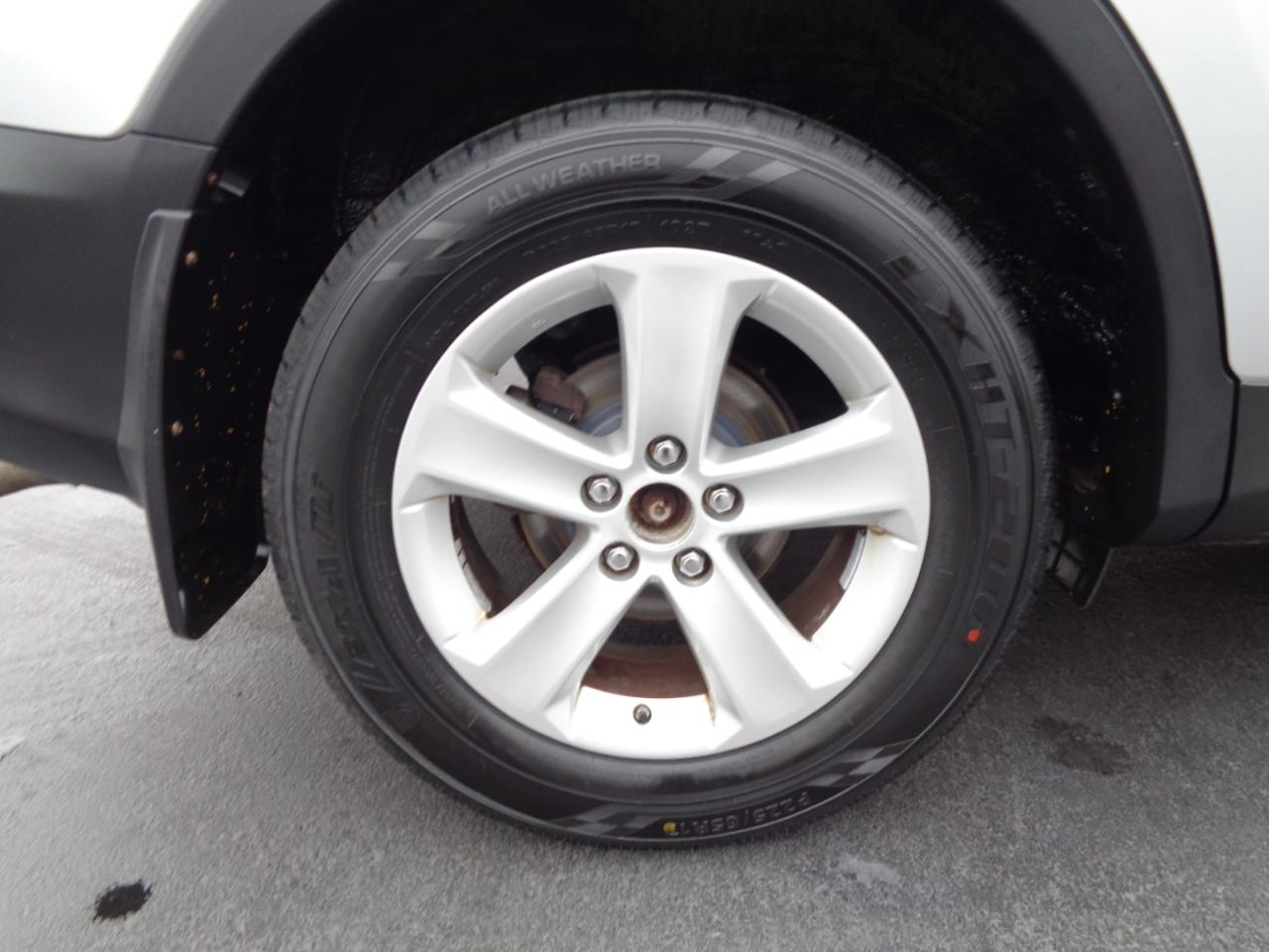 Toyota RAV4 AWD 4dr XLE (Natl) 2013