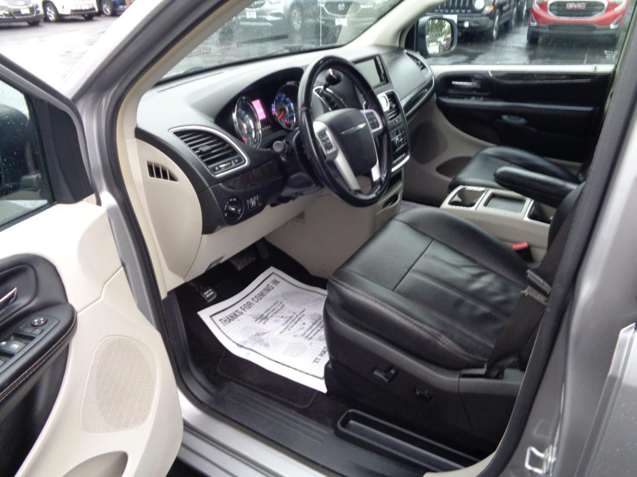 Chrysler Town & Country 4dr Wgn Touring 2016