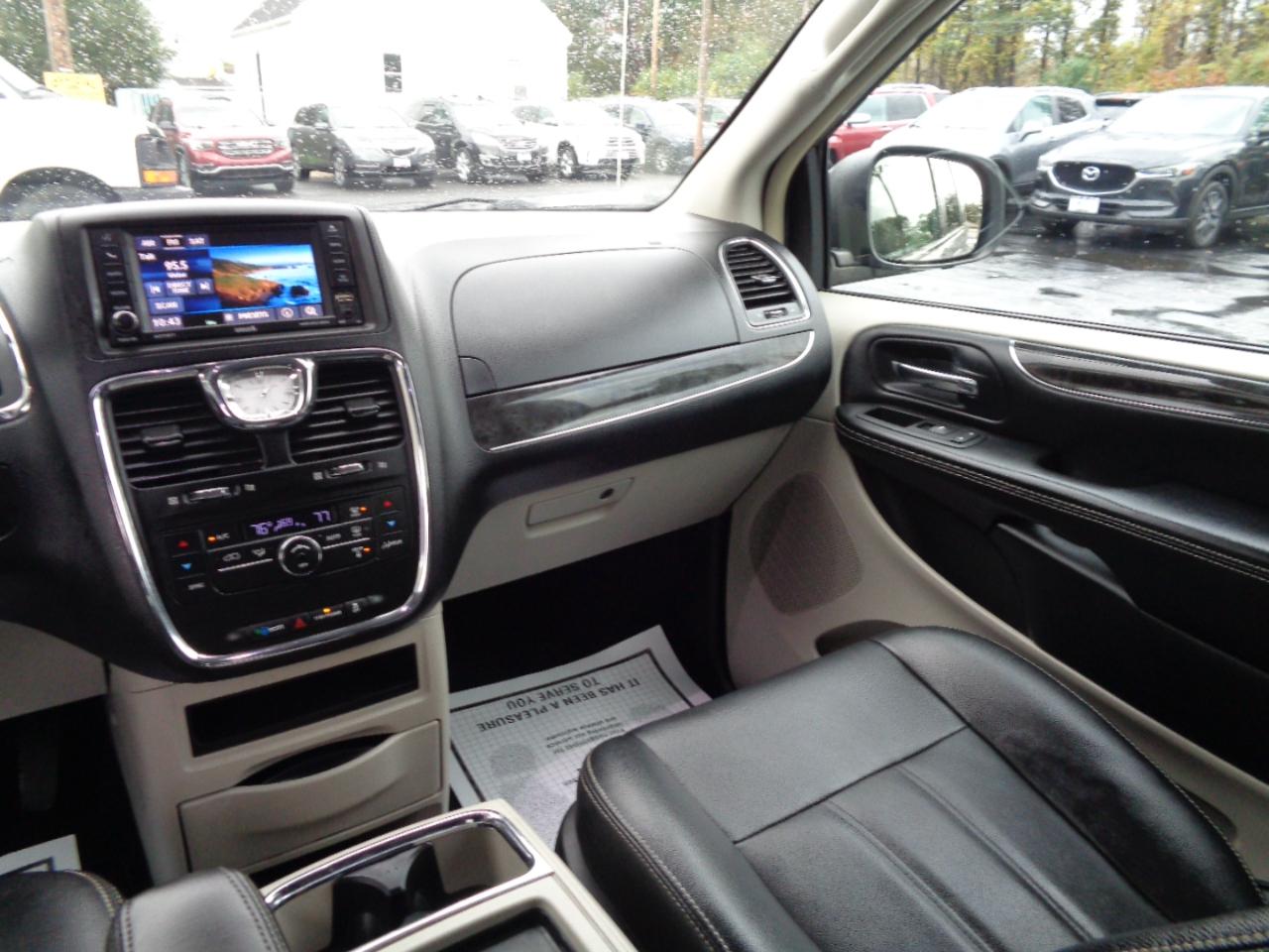 Chrysler Town & Country 4dr Wgn Touring 2016