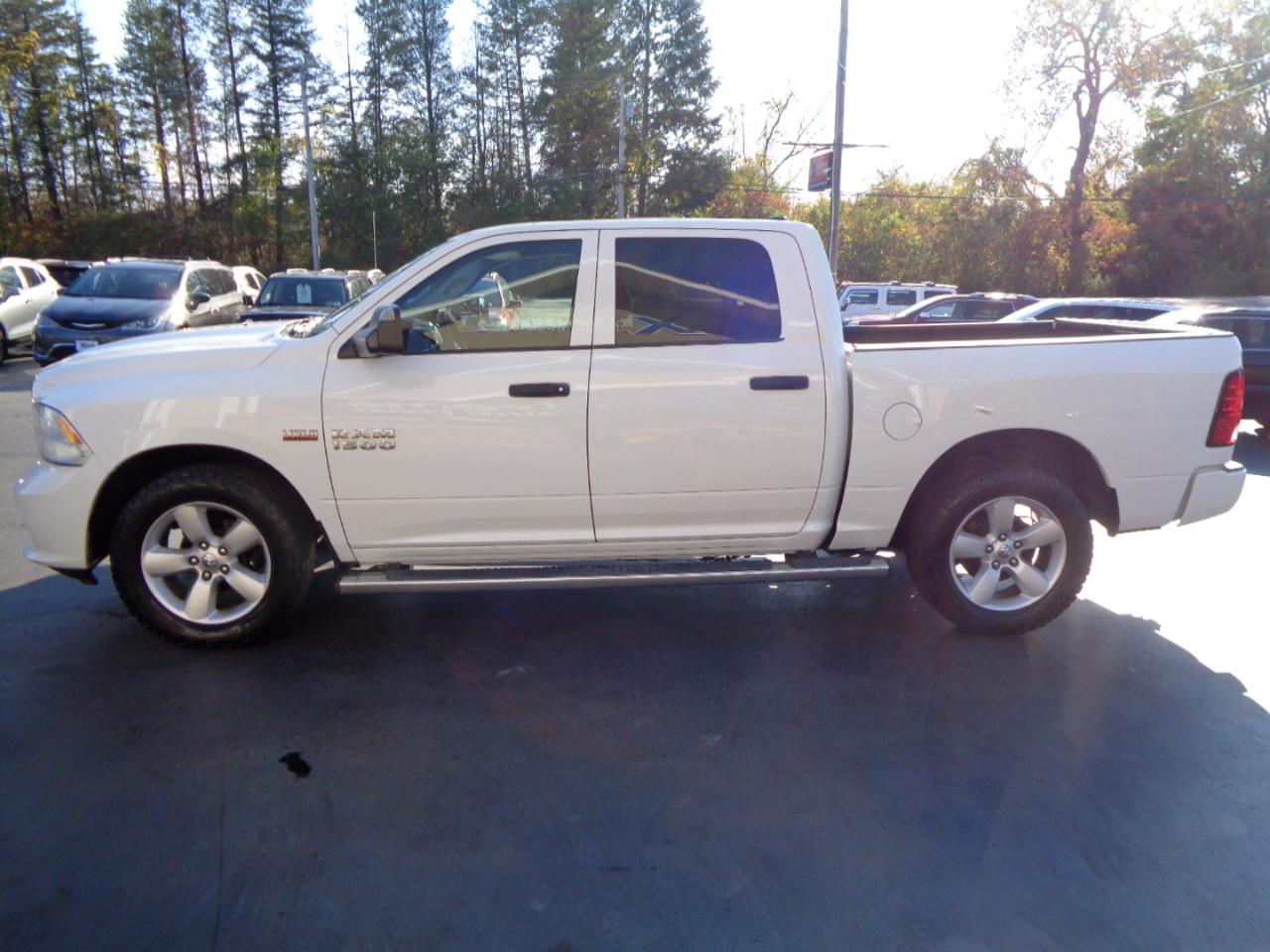 RAM 1500 4WD Crew Cab 140.5" Express 2014