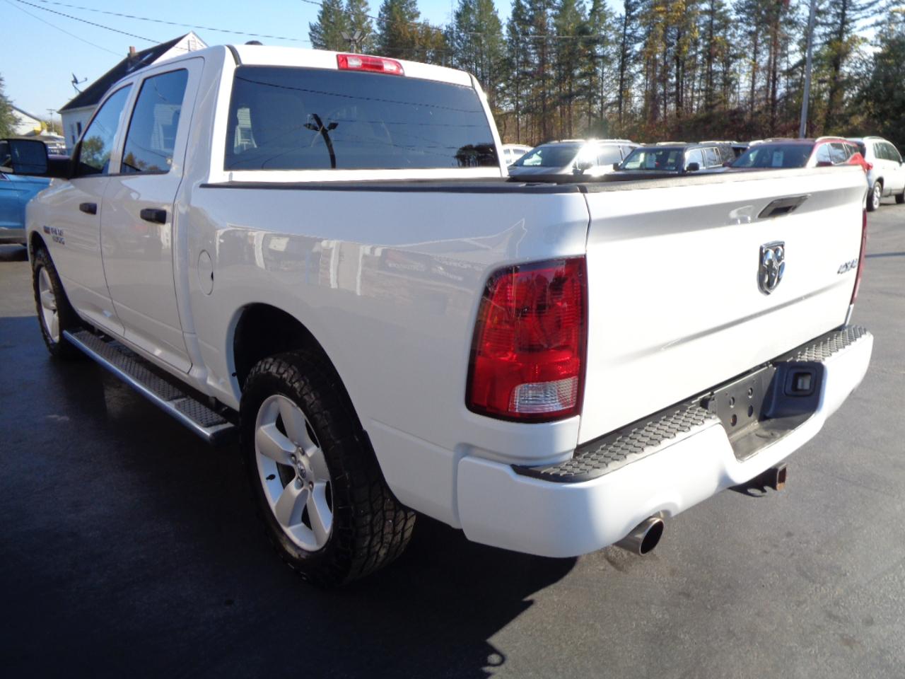 RAM 1500 4WD Crew Cab 140.5" Express 2014