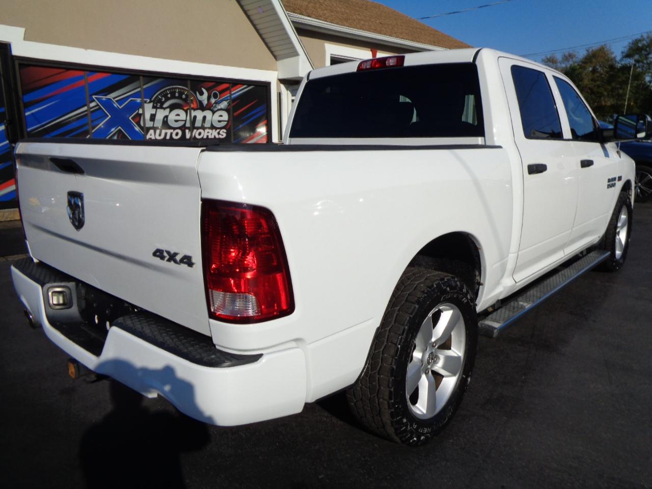 RAM 1500 4WD Crew Cab 140.5" Express 2014