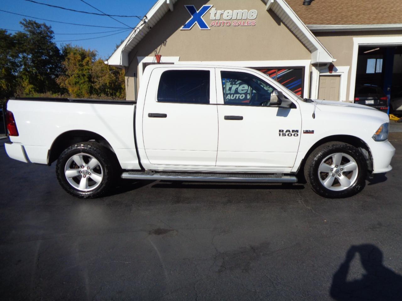 RAM 1500 4WD Crew Cab 140.5" Express 2014