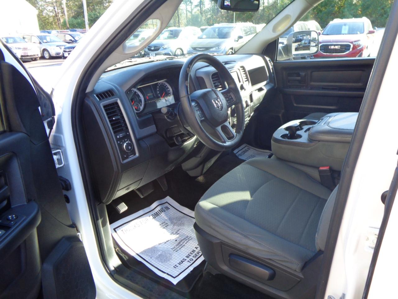 RAM 1500 4WD Crew Cab 140.5" Express 2014