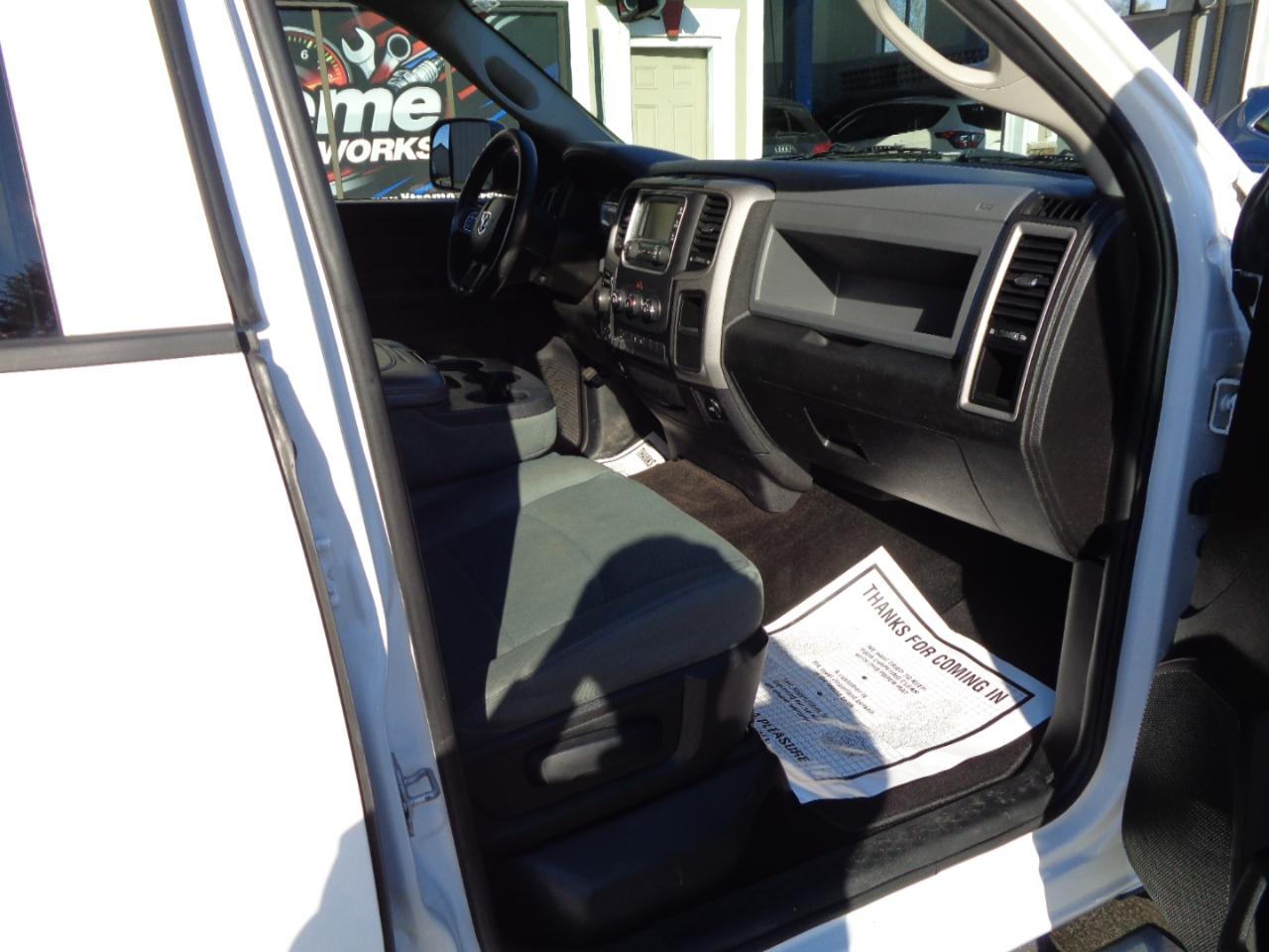 RAM 1500 4WD Crew Cab 140.5" Express 2014