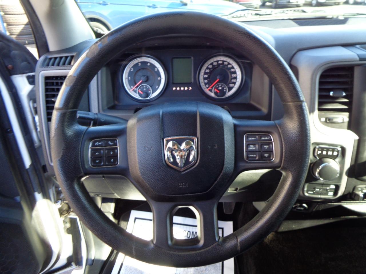 RAM 1500 4WD Crew Cab 140.5" Express 2014