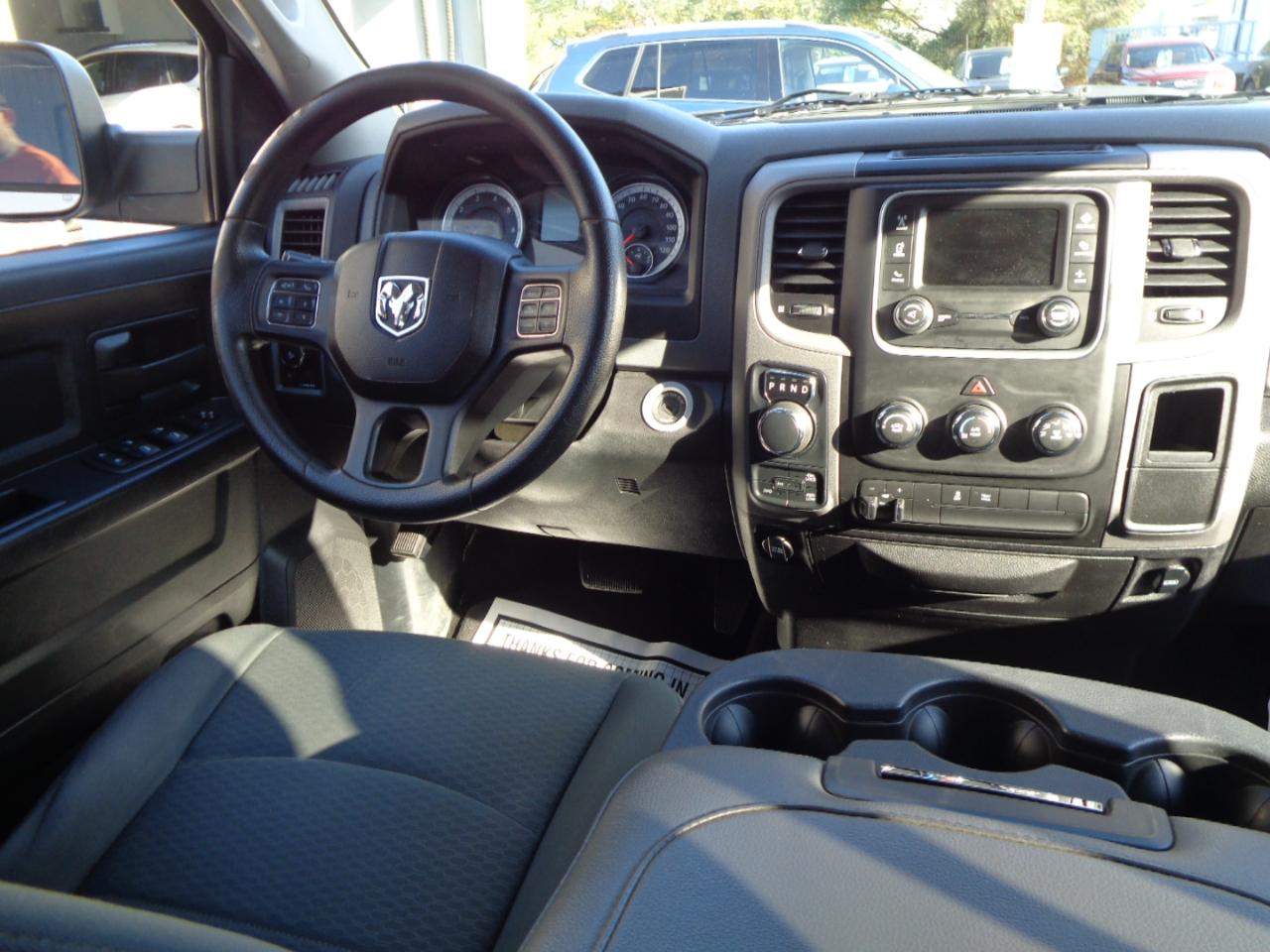 RAM 1500 4WD Crew Cab 140.5" Express 2014