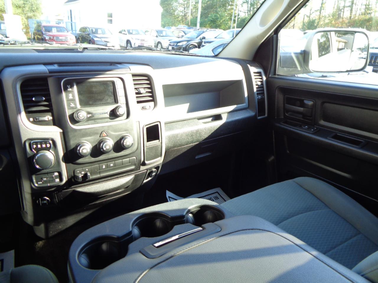 RAM 1500 4WD Crew Cab 140.5" Express 2014