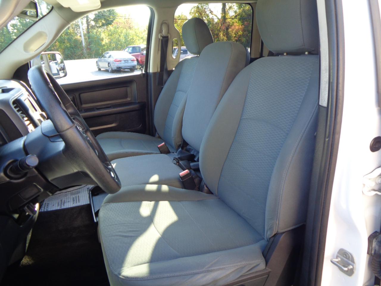 RAM 1500 4WD Crew Cab 140.5" Express 2014
