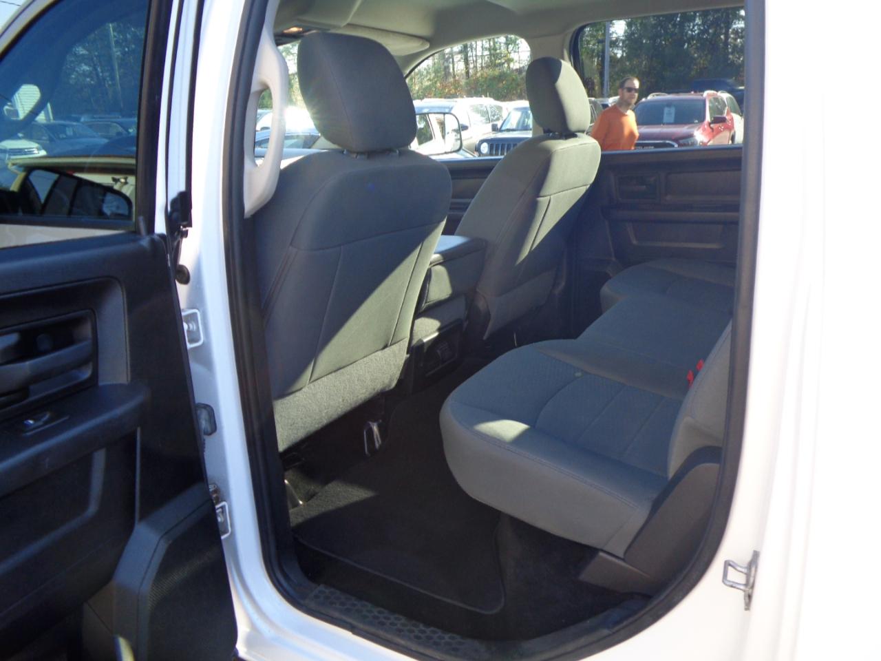 RAM 1500 4WD Crew Cab 140.5" Express 2014