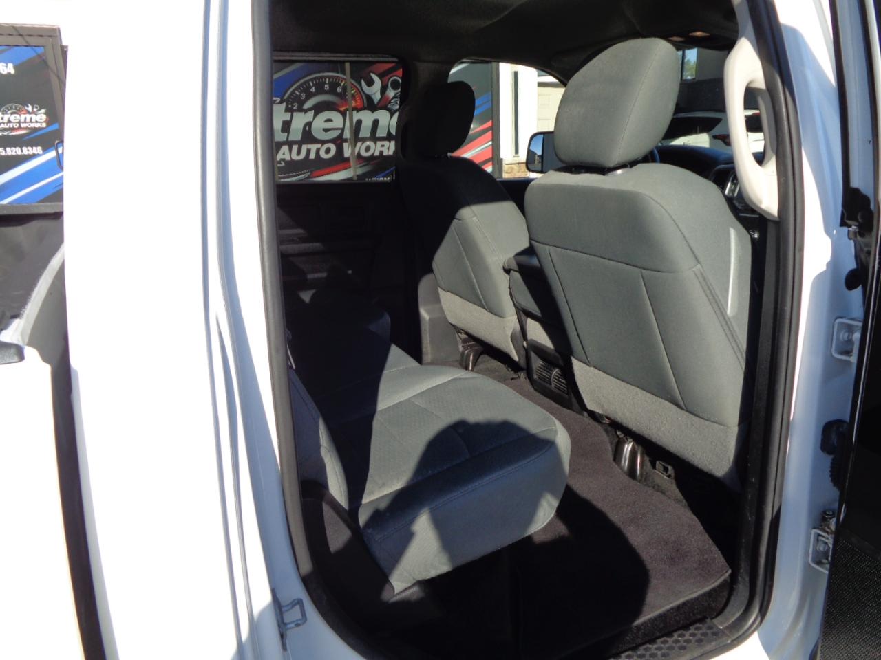 RAM 1500 4WD Crew Cab 140.5" Express 2014