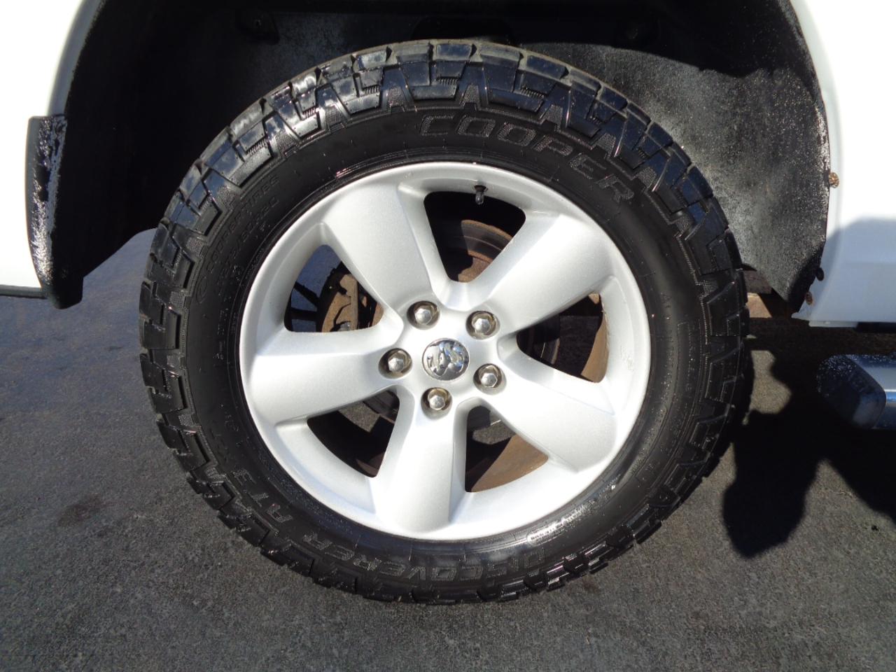 RAM 1500 4WD Crew Cab 140.5" Express 2014