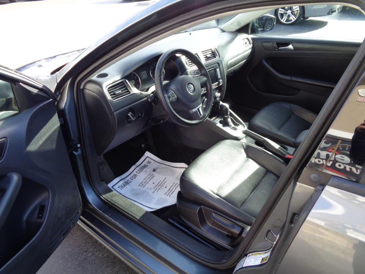 Volkswagen Jetta Sedan 4dr Auto SE PZEV 2012