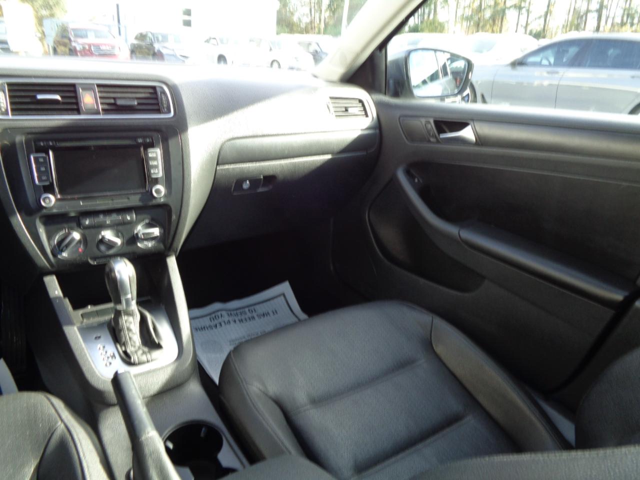 Volkswagen Jetta Sedan 4dr Auto SE PZEV 2012