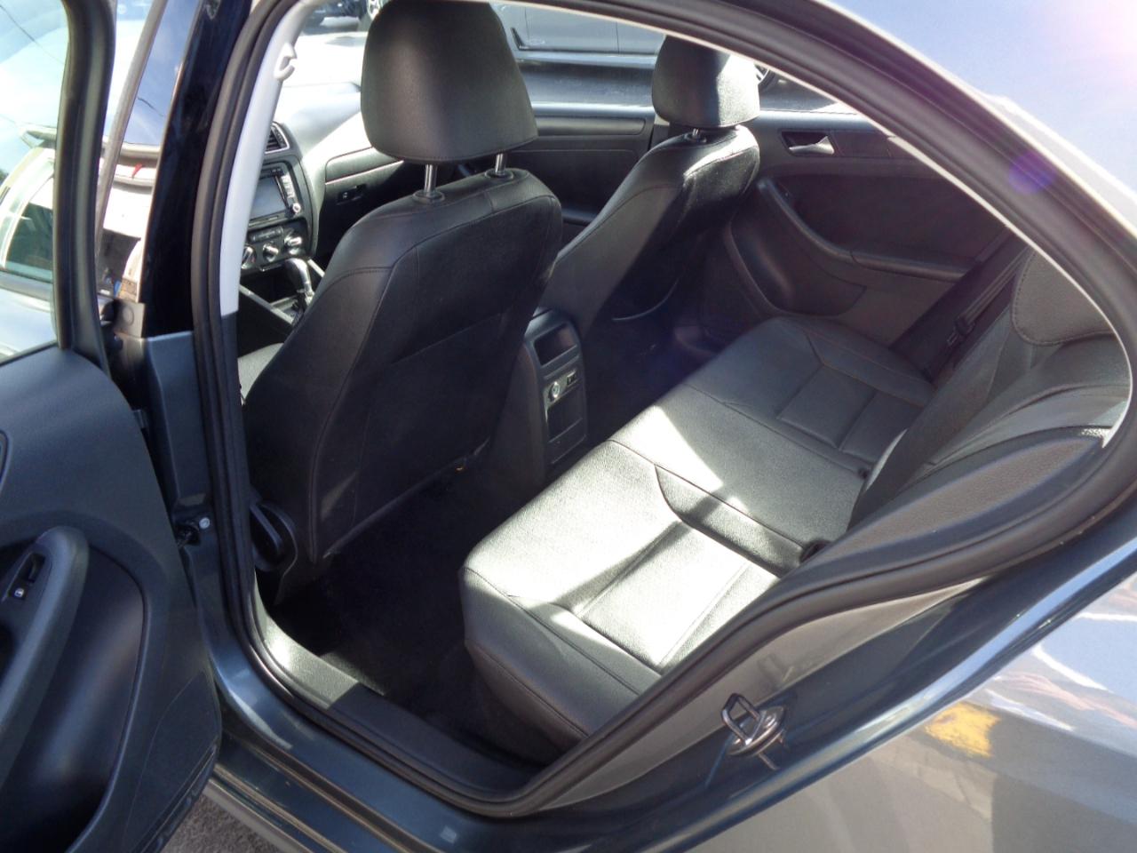 Volkswagen Jetta Sedan 4dr Auto SE PZEV 2012