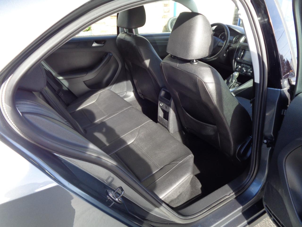 Volkswagen Jetta Sedan 4dr Auto SE PZEV 2012