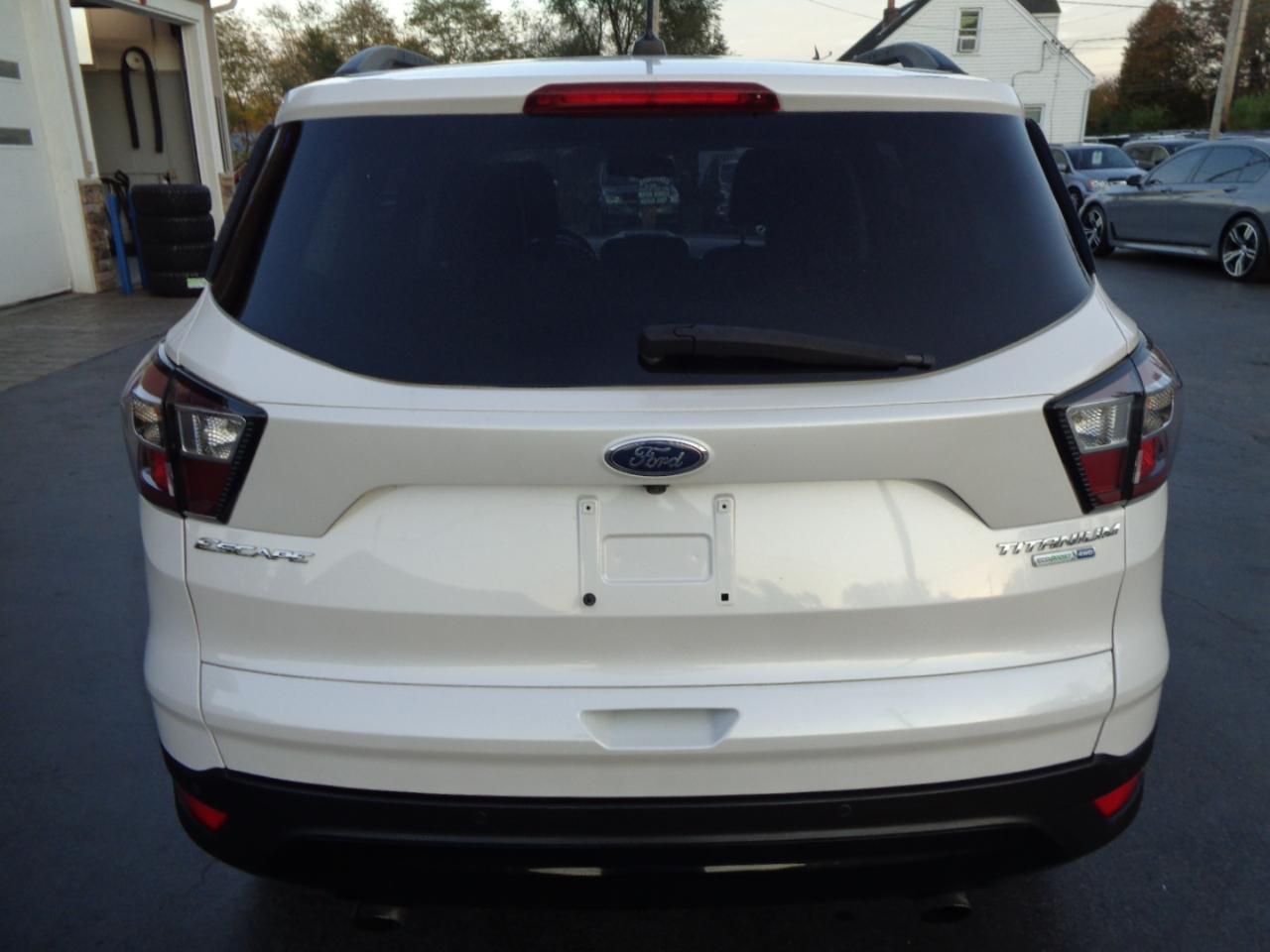 Ford Escape Titanium 4WD 2017