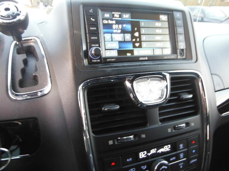 Chrysler Town & Country S 2016