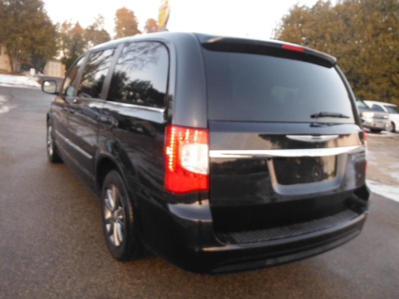 Chrysler Town & Country S 2016