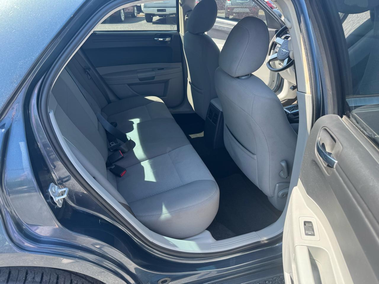 Chrysler 300 4dr Sdn 300 RWD 2007