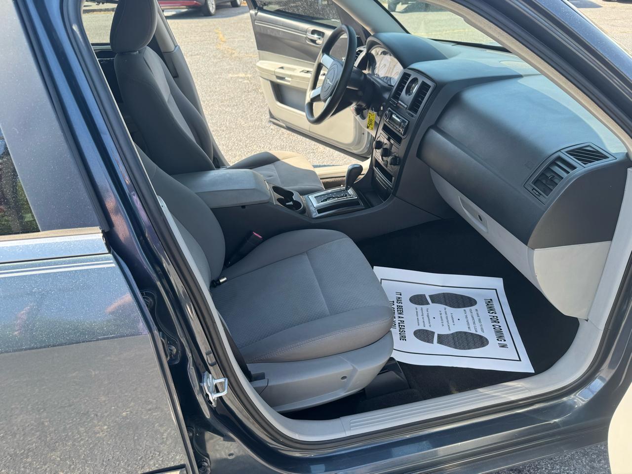 Chrysler 300 4dr Sdn 300 RWD 2007