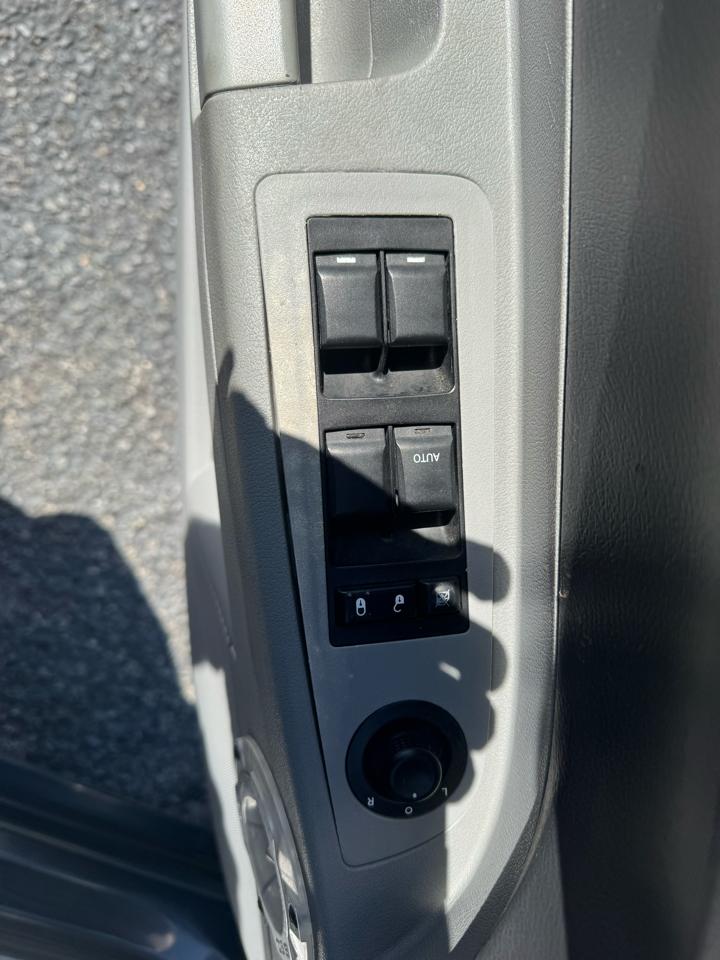 Chrysler 300 4dr Sdn 300 RWD 2007