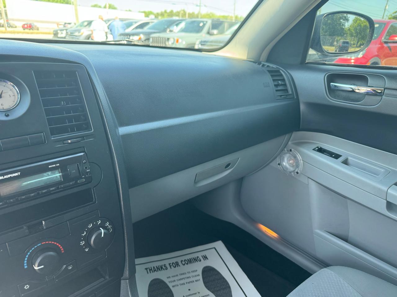 Chrysler 300 4dr Sdn 300 RWD 2007