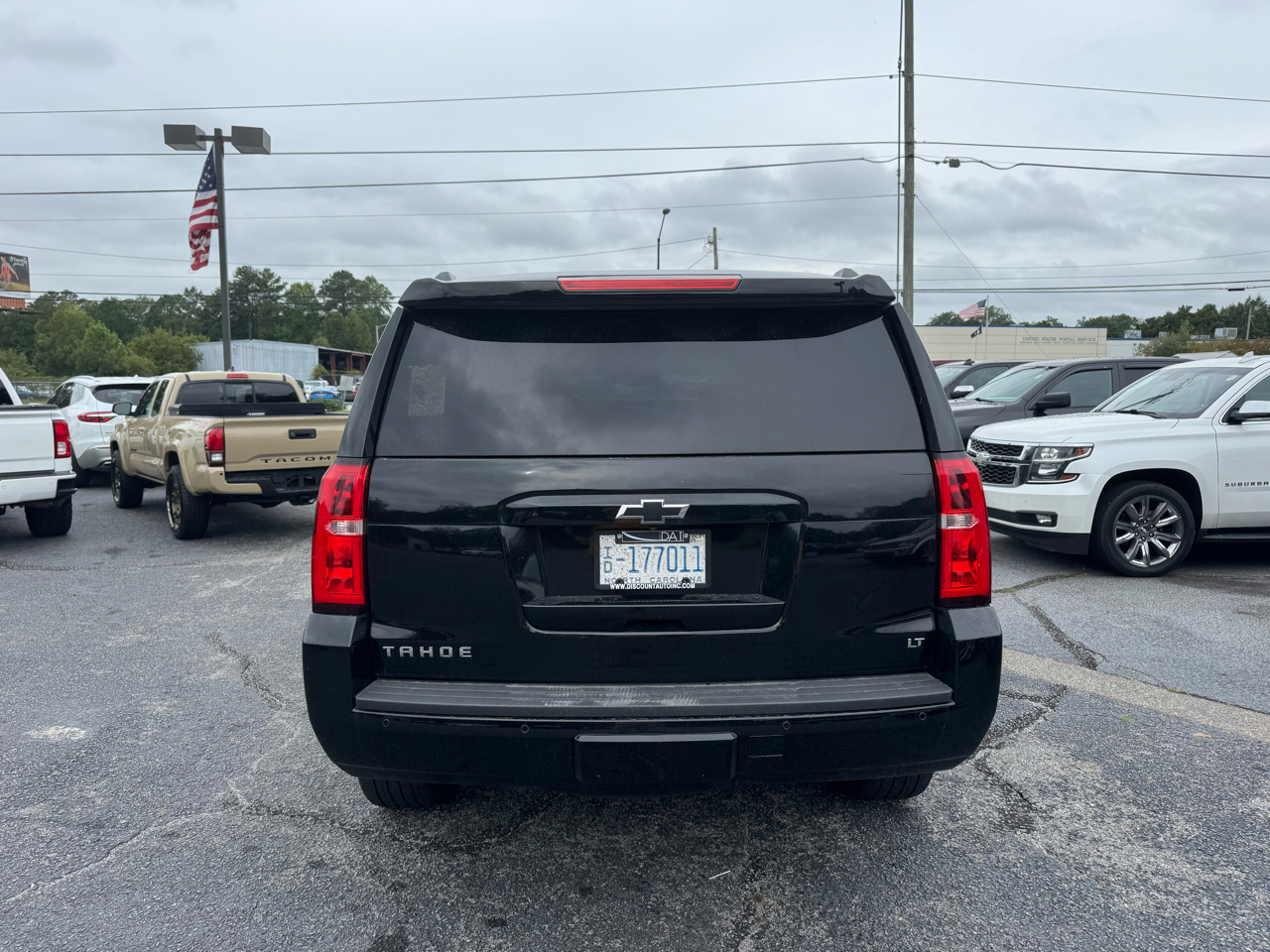 2016 Chevrolet Tahoe LT photo 3