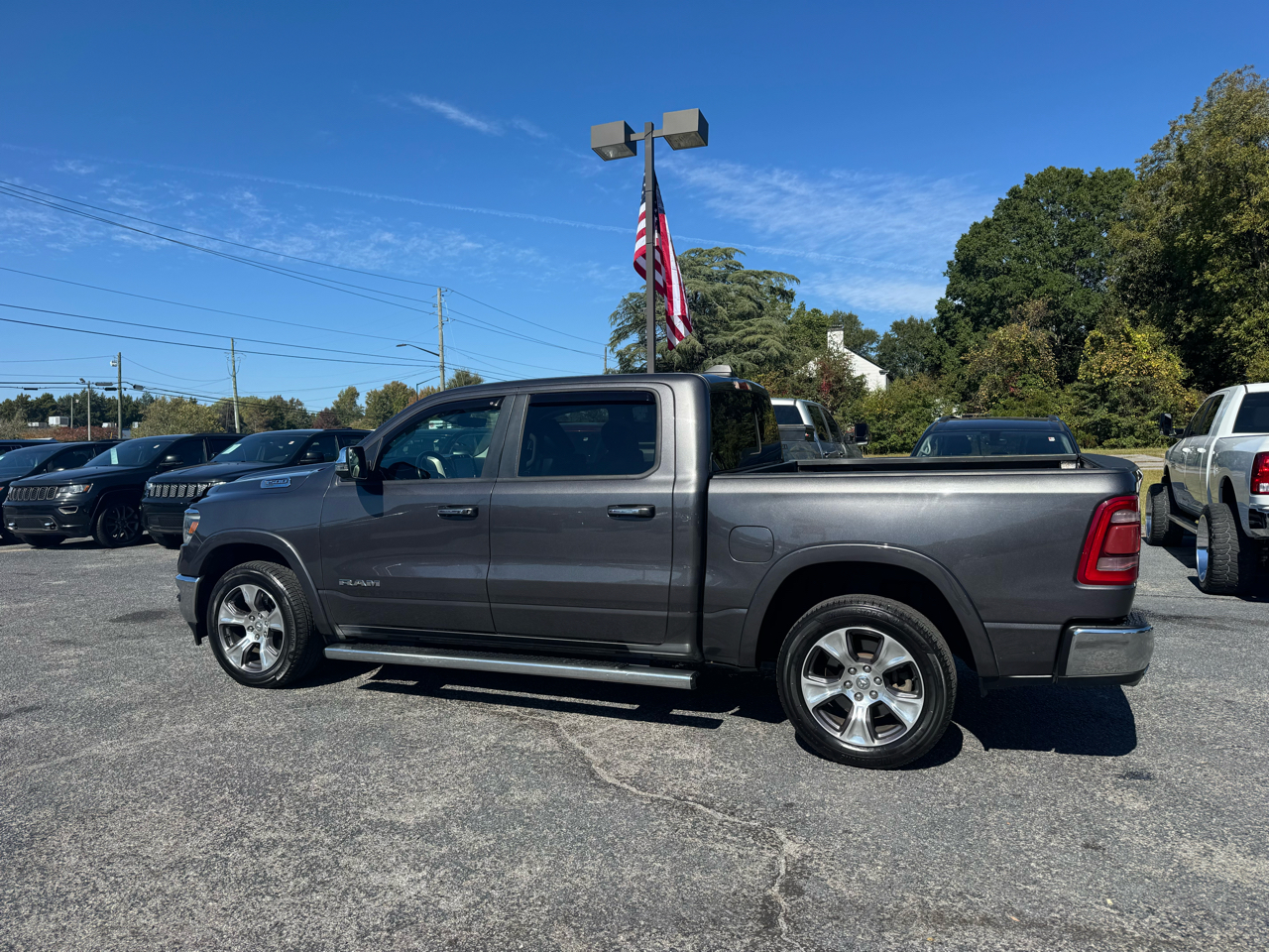 RAM 1500 Laramie 4x4 Crew Cab 5'7" Box 2022 RAM 1500 Laramie 4x4 Crew Cab 5'7" Box 2022