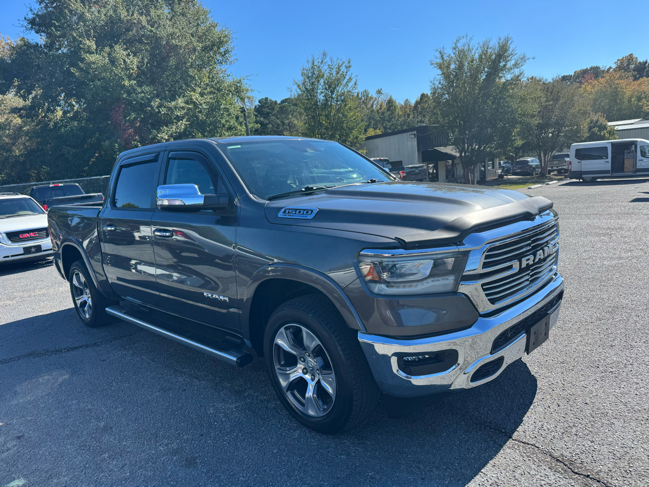 RAM 1500 Laramie 4x4 Crew Cab 5'7" Box 2022 RAM 1500 Laramie 4x4 Crew Cab 5'7" Box 2022