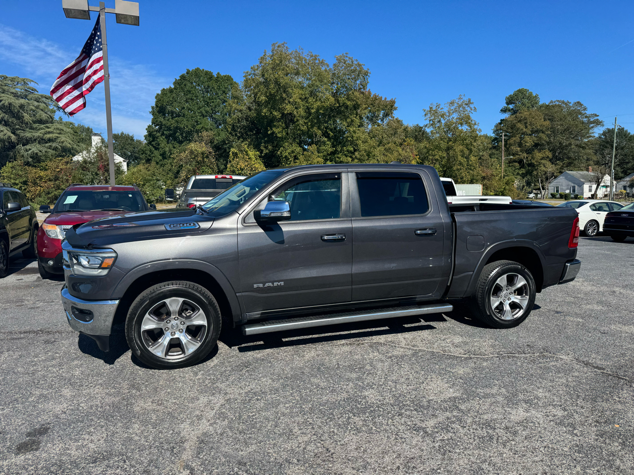 RAM 1500 Laramie 4x4 Crew Cab 5'7" Box 2022 RAM 1500 Laramie 4x4 Crew Cab 5'7" Box 2022