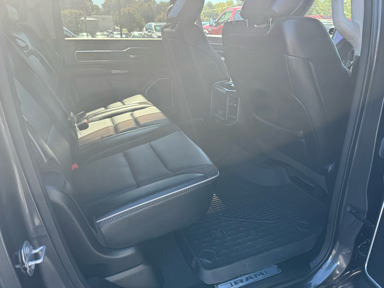 RAM 1500 Laramie 4x4 Crew Cab 5'7" Box 2022 RAM 1500 Laramie 4x4 Crew Cab 5'7" Box 2022