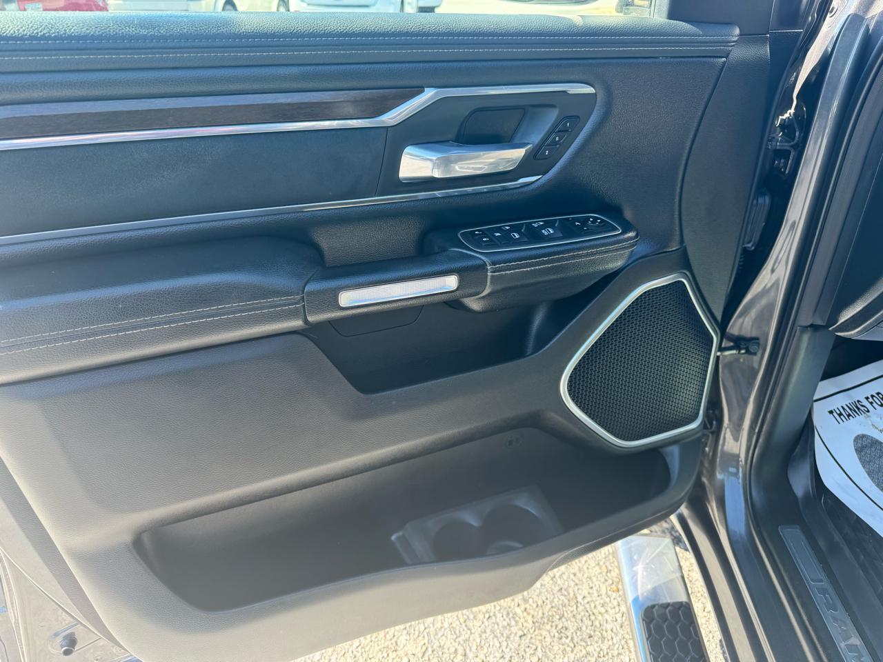 RAM 1500 Laramie 4x4 Crew Cab 5'7" Box 2022 RAM 1500 Laramie 4x4 Crew Cab 5'7" Box 2022