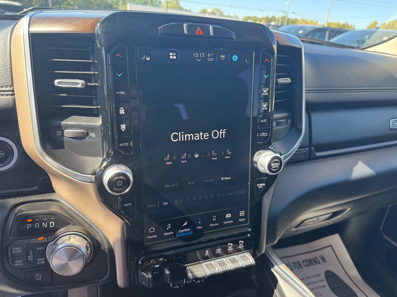 RAM 1500 Laramie 4x4 Crew Cab 5'7" Box 2022 RAM 1500 Laramie 4x4 Crew Cab 5'7" Box 2022