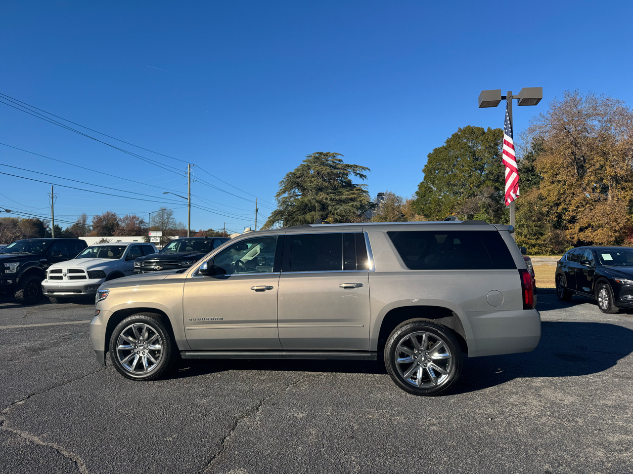 2019 Chevrolet Suburban 1500 Premier photo 2